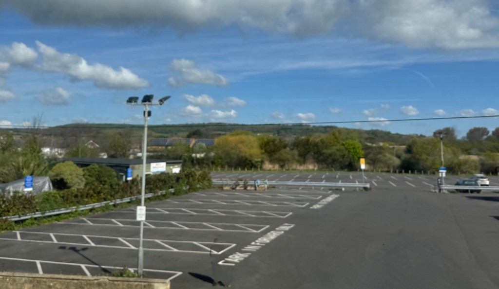 Lot: 130 - TWO-BEDROOM HOUSE FOR IMPROVEMENT - Scenic Views